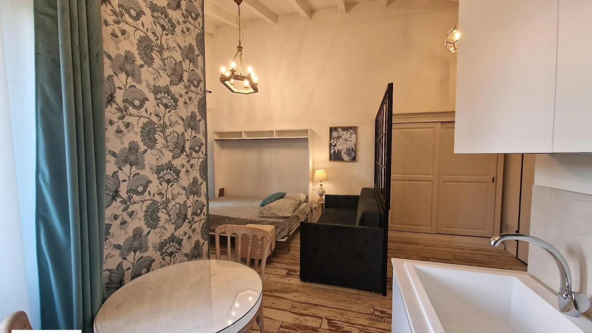 Mirko Apartment With Free Parking By Florence Sweet Homes 0*,  Italy