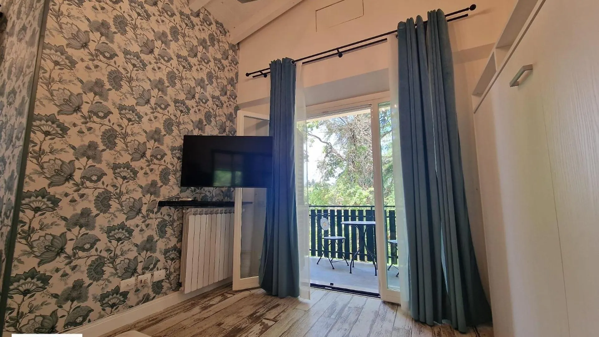 Mirko Apartment With Free Parking By Florence Sweet Homes