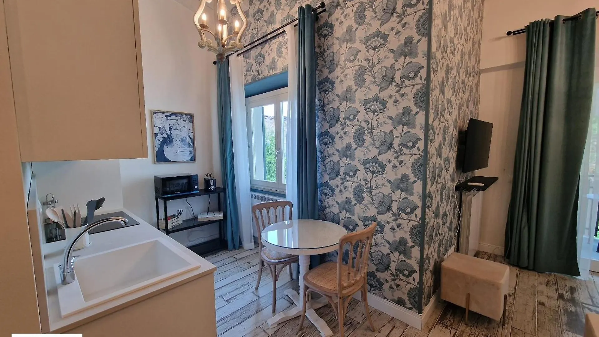 Mirko Apartment With Free Parking By Florence Sweet Homes 0*,  Italy