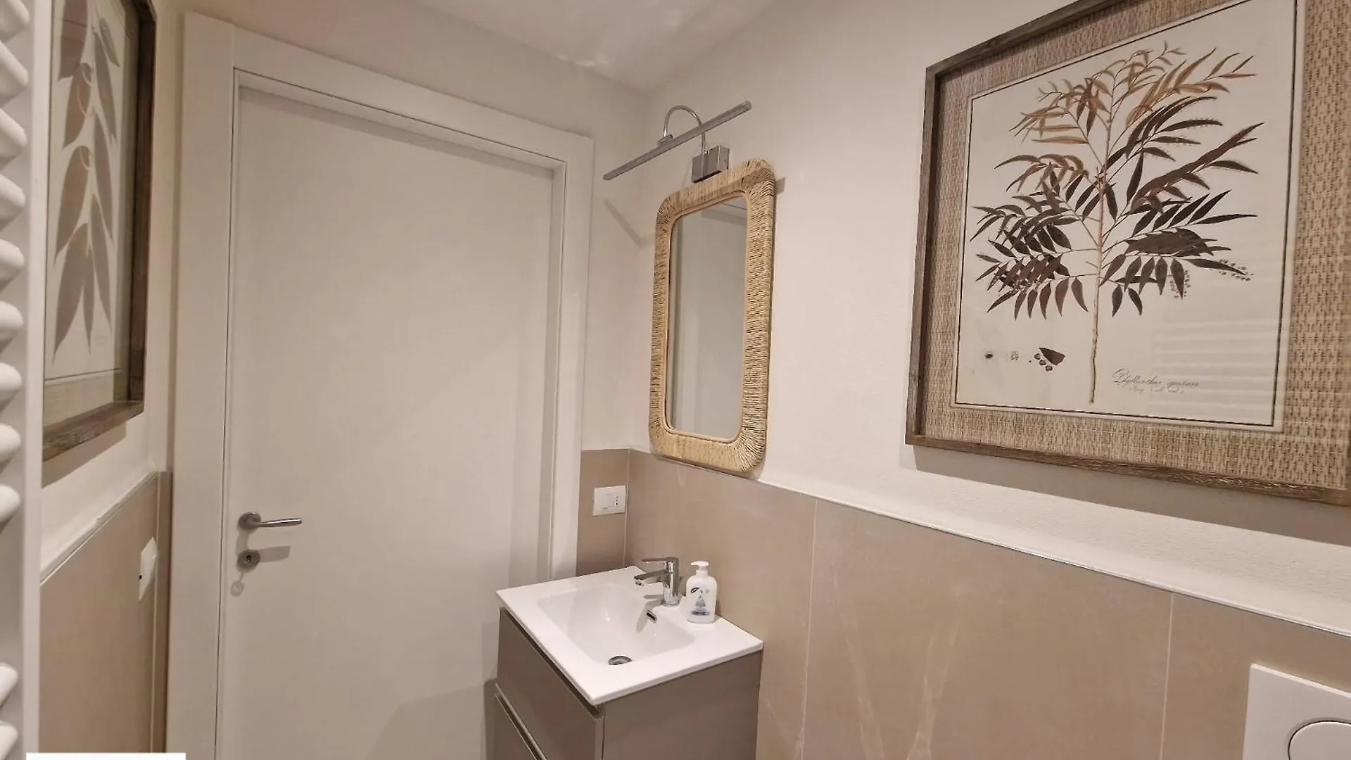 Mirko Apartment With Free Parking By Florence Sweet Homes Italy