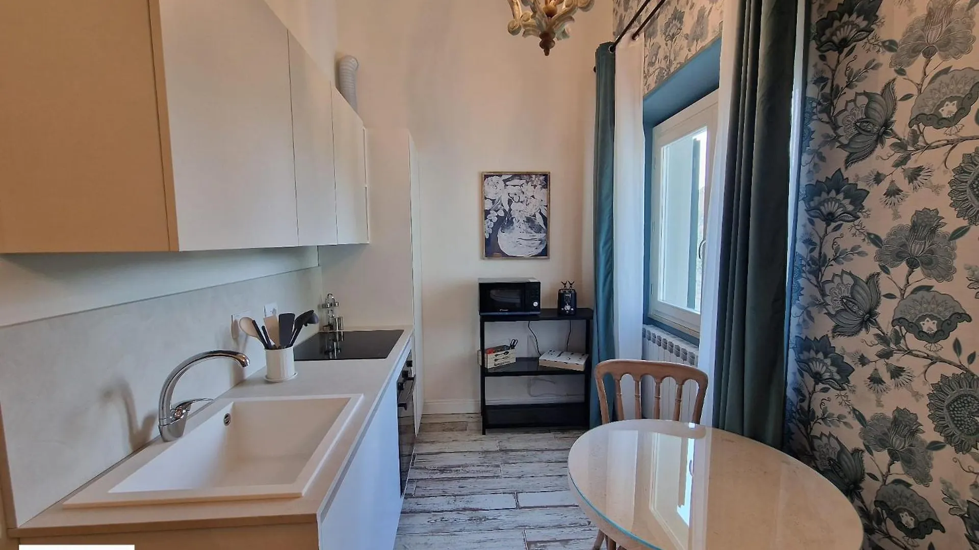Mirko Apartment With Free Parking By Florence Sweet Homes