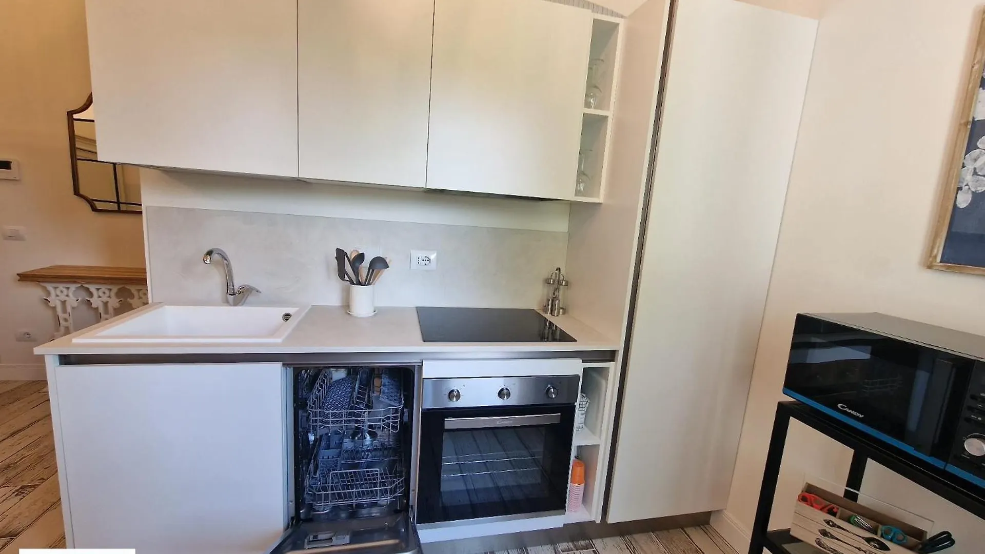Mirko Apartment With Free Parking By Florence Sweet Homes Italy
