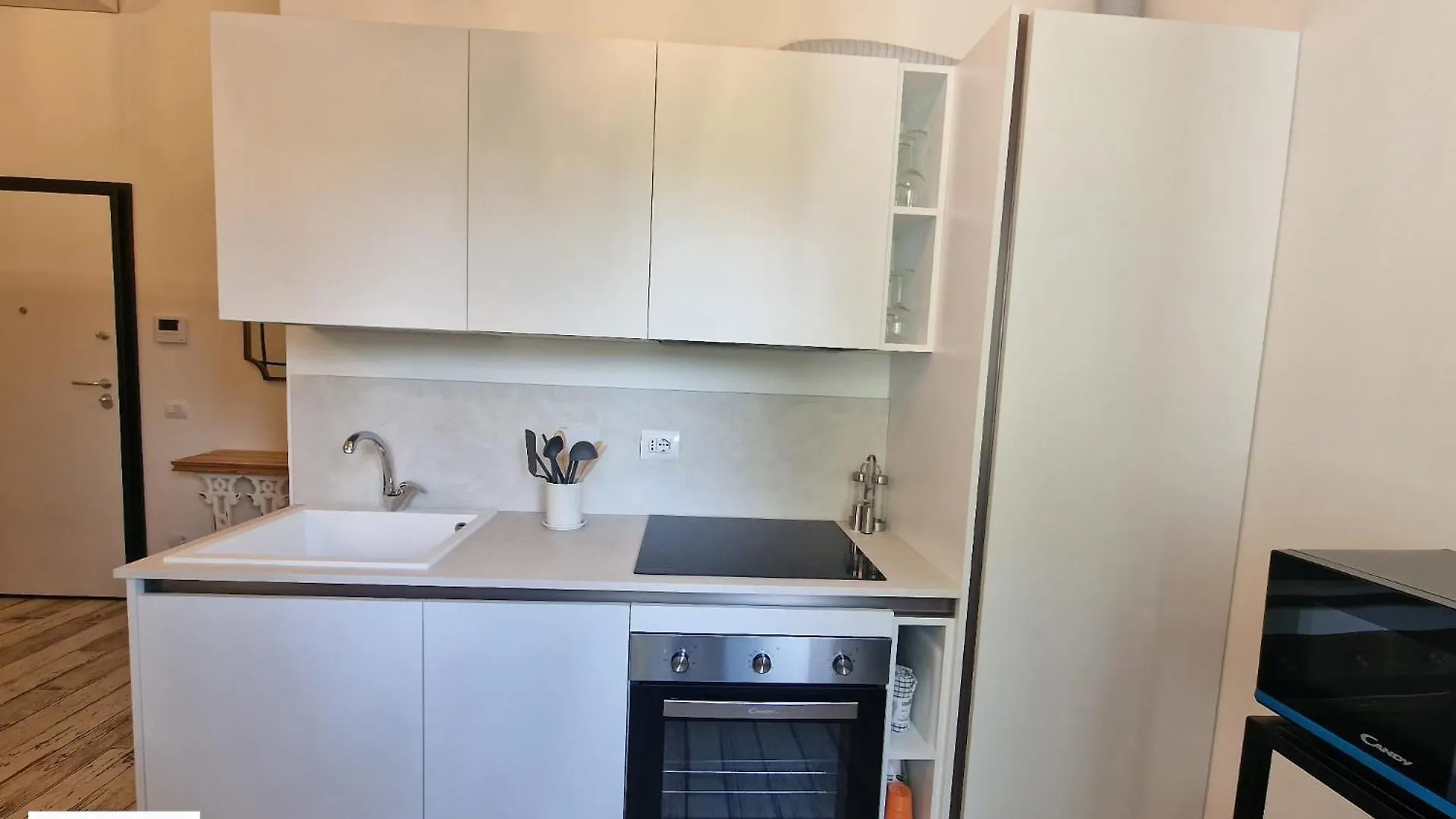 Mirko Apartment With Free Parking By Florence Sweet Homes 0*,  Italy