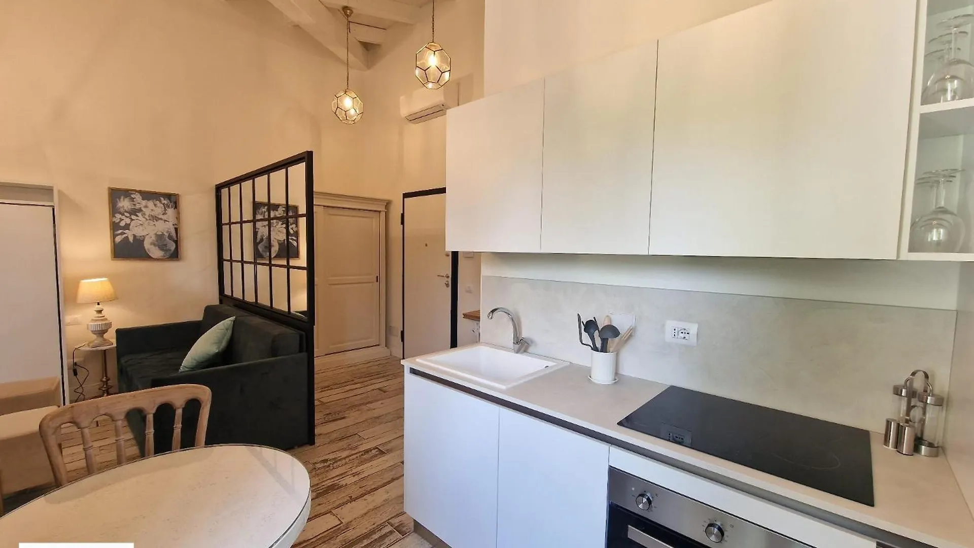 Mirko Apartment With Free Parking By Florence Sweet Homes