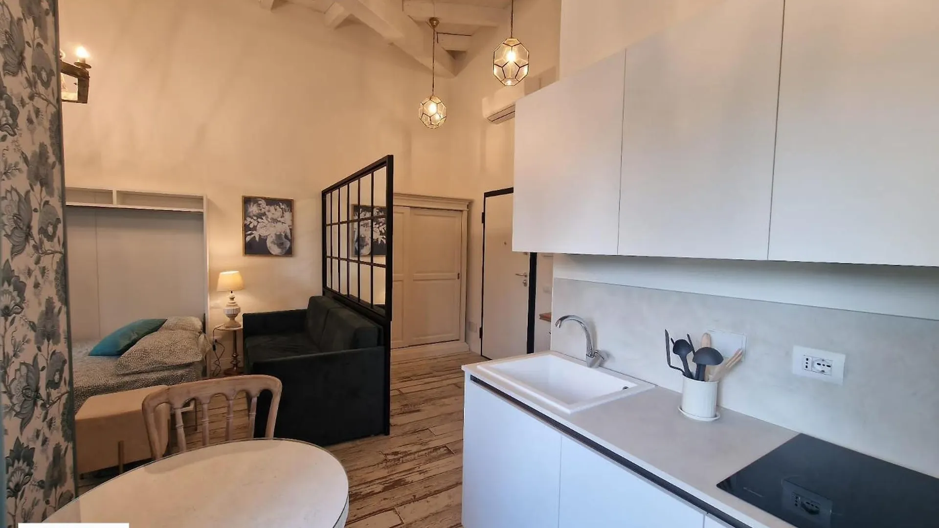 Mirko Apartment With Free Parking By Florence Sweet Homes